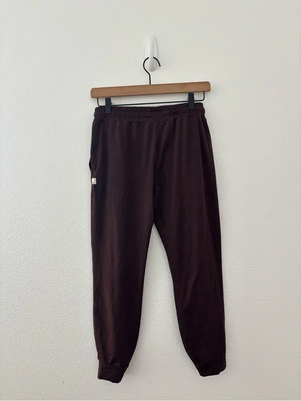 Vuori performance joggers in mahogany heather - Image 3