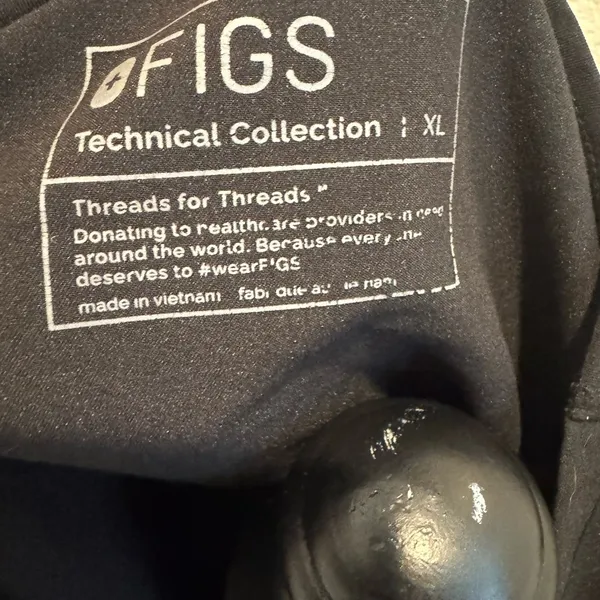 Figs Casma Three-Pocket Scrub Top black Short Sleeve scrub size xl large - Image 3