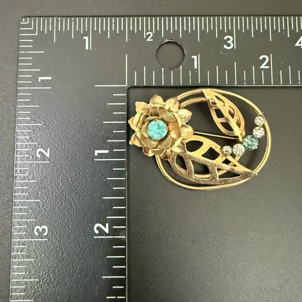 Vintage Unsigned Gold-tone Light Blue Rhinestone Flower Floral Spray Brooch 10g. - Image 4