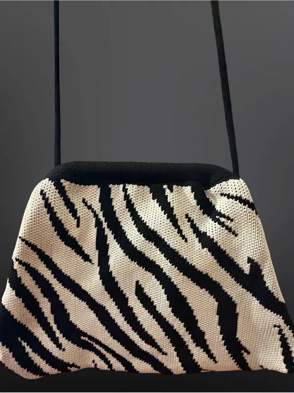 🦓 ZEBRA PRINT KNIT DUMPLING CLUTCH | 2 - Image 10
