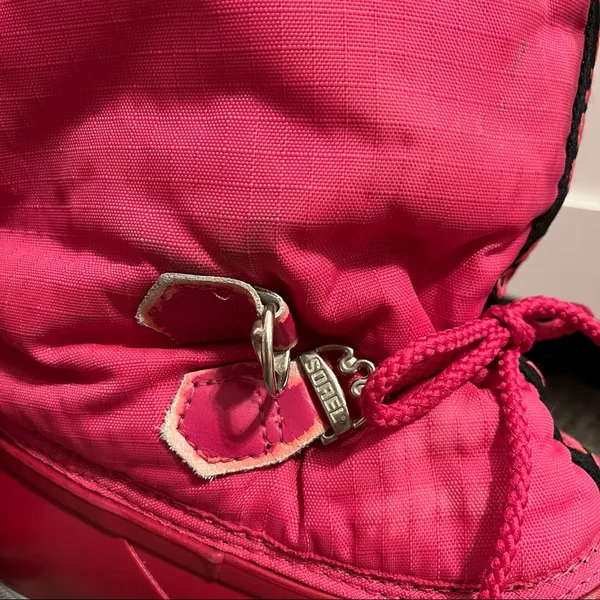 Sorel pink puffer snow boots size 6 - Image 6