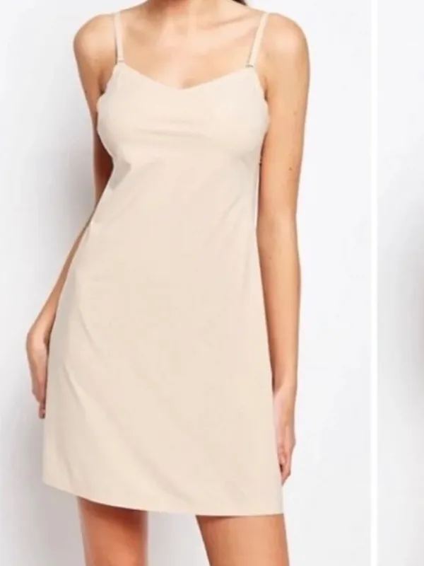 Spanx Low Back Slip Nude Medium - Image 4
