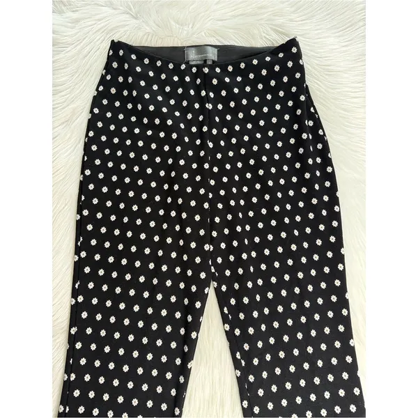 Anthropologie Black Daisy Print Mikayla Cropped Flare Pants - Image 3