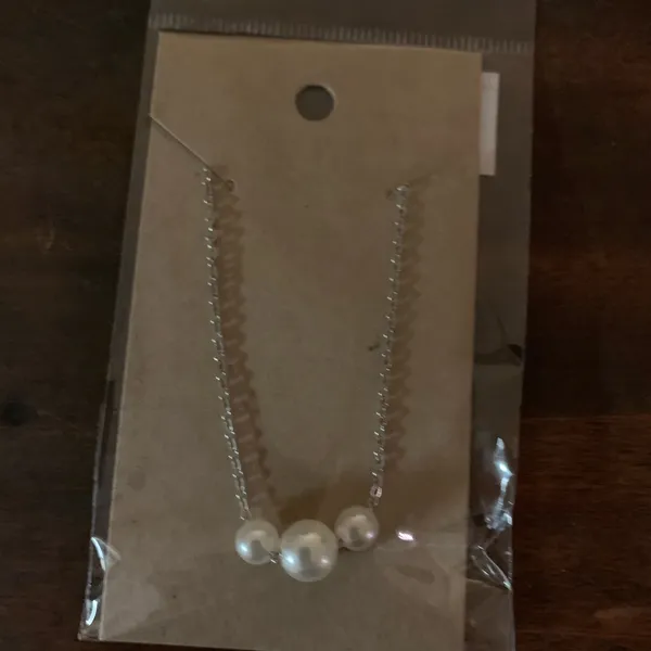 Faux Pearl Silver Tone Chain Necklace 16 inch NWT - Image 4