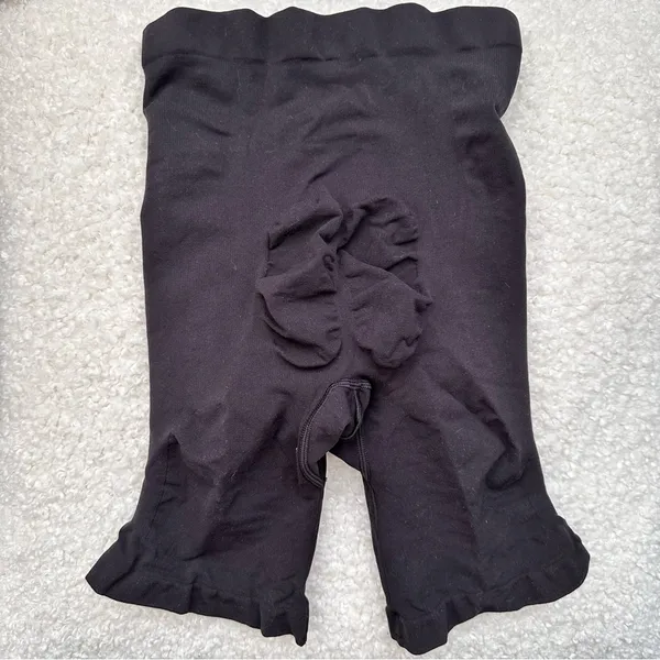 SKIMS Butt Enhancing Shaper Shorts - Image 4