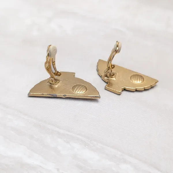 Vintage Clip On Earrings Gold Tone Fan Shape Very Large 1.5" - Fair Condition - Image 9