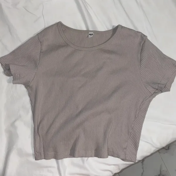 Uniqlo Ribbed Tee - Image 2