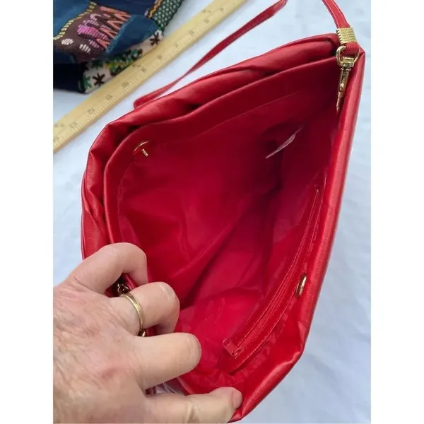 Vintage red faux leather Holiday Fair Inc crossbody bag - Image 4