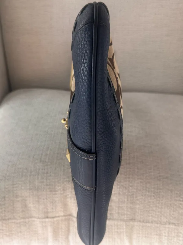 Vintage Coach Hamptons Blue Leather & Jacquard Signature Studded Hobo Shoulder bag. - Image 7