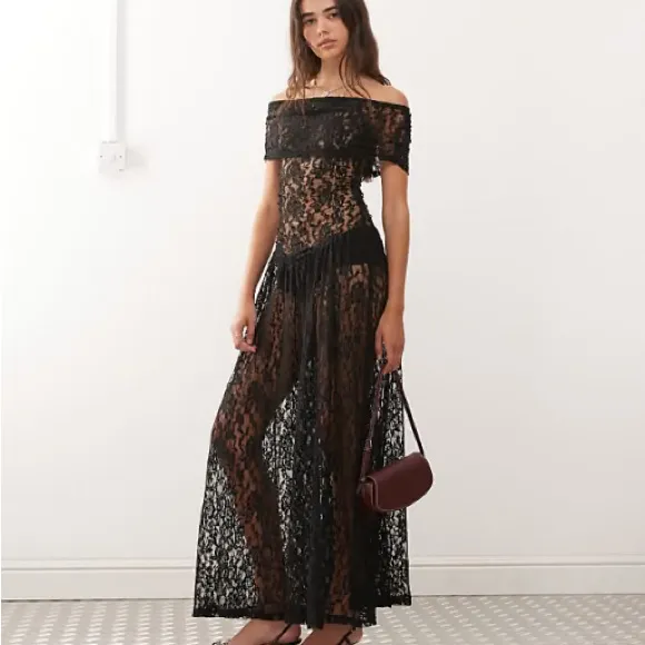 Lioness lace maxi dress - Image 2