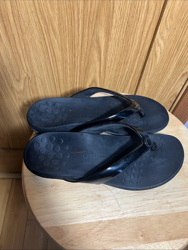 Vionic Black Patent Thong Sandals with Round Accent - Image 4