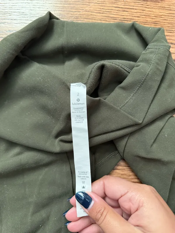 Dark green Lululemon Leggings 25” - Image 4
