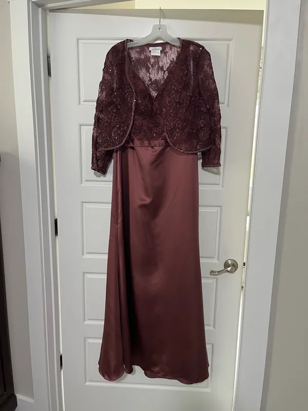 Oleg Cassini Burgundy prom dress formal - Image 5
