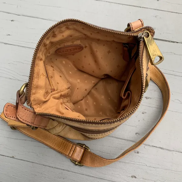 Fossil Y2K Tan/Yellowish Leather Crossbody Purse w/ Numerous Zipper Pockets - Image 5