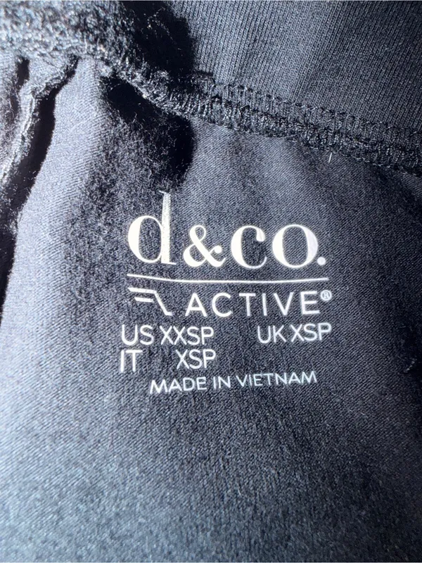 D & Co Active NWOT Petite Performance Leggings with Tulip Hem and Pockets - Image 8