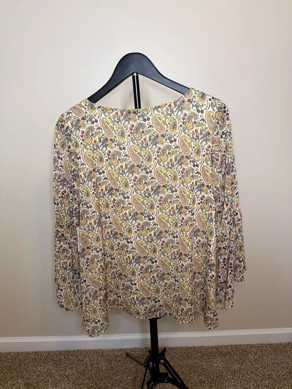 Silverwear Paisley Floral V-Neck Bell Sleeve Blouse‎ Size M - Image 2