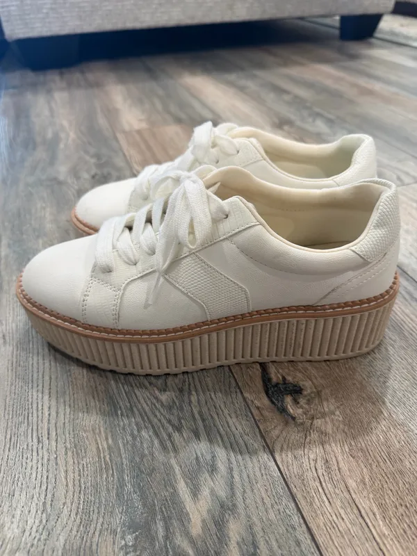 DV by Dolce Vita Platform Sneakers - Image 3