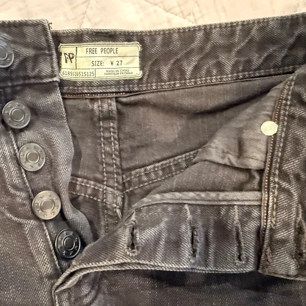FREE PEOPLE High Rise Black Denim Jean Short Shorts 27 Raw Edge Frayed Cutoff - Image 4