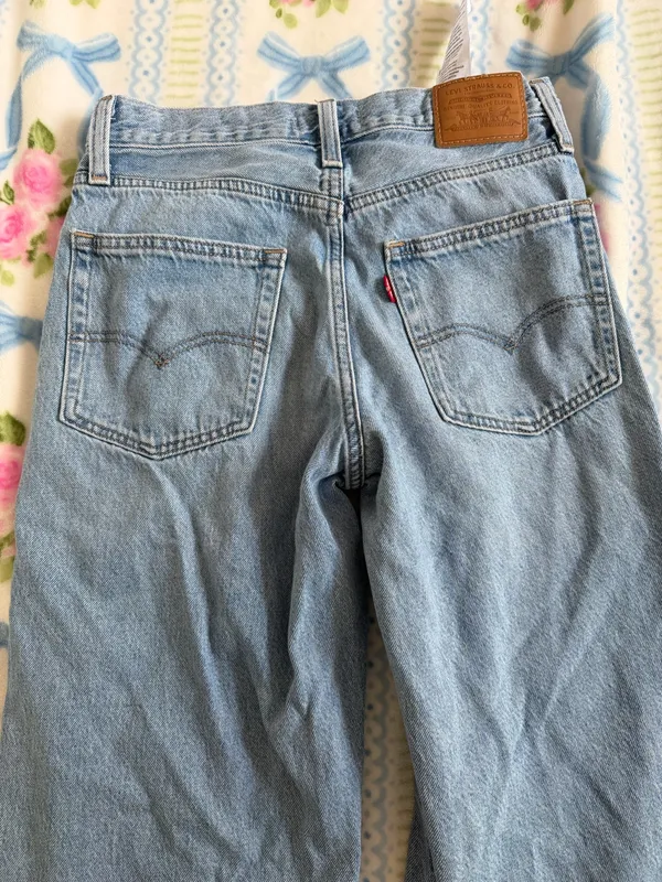 Levi’s Baggy Dad Jeans - Image 4