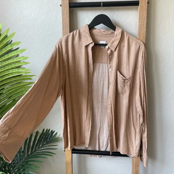 A New Day Tan Button-Front Women's Shirt - Image 2
