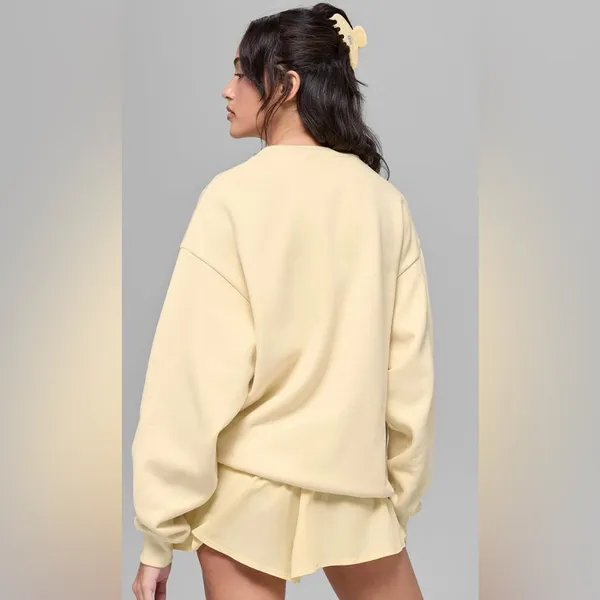 Alo Yoga NWT Accolade Crew Neck Pullover Candlelight Yellow Size L - Image 2