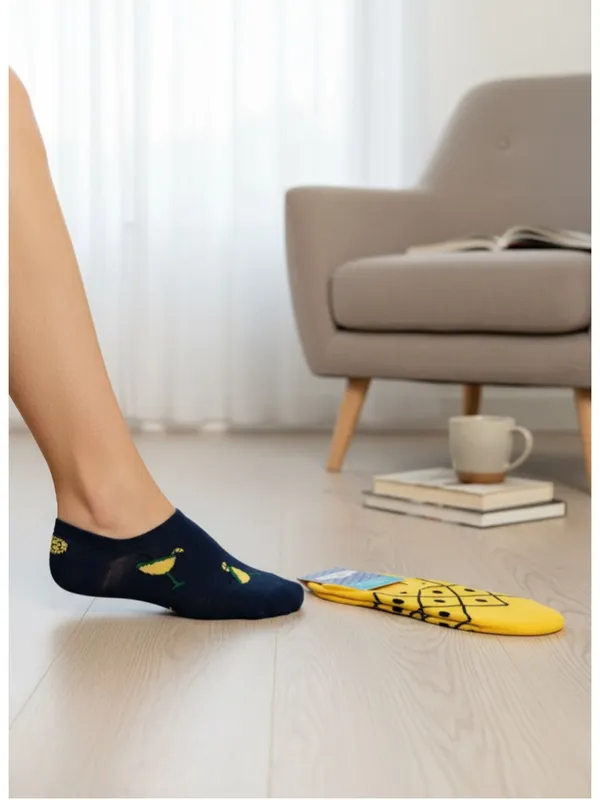 Uncommon Lot of 2 Pairs of Playful Women’s Socks One Size Blue Yellow - Image 4