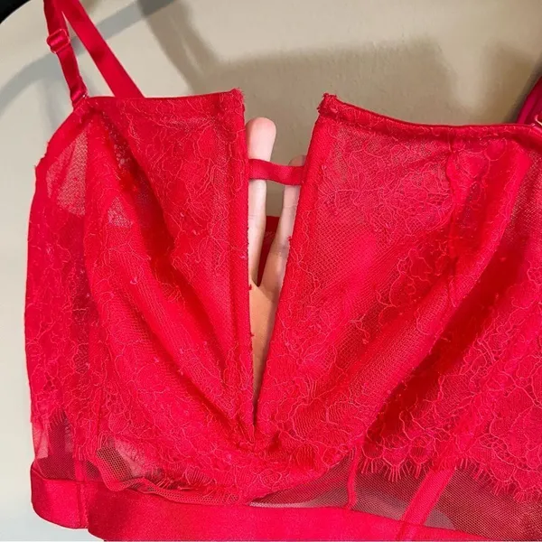 ✨ Victoria’s Secret Red Lace‎ Sexy Unlined Strapless Bra Large - Image 3