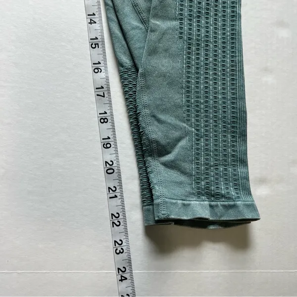Fabletics Sync Seamless High-Waisted 7/8 Legging large washed Arctic wave green - Image 16