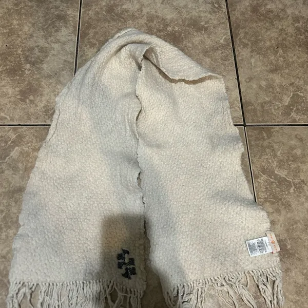 Tory Burch Cream Scarf with Black Emblem - Image 4