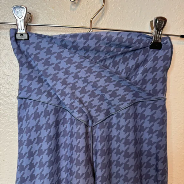 Offline by Aerie Real Me Super Flare High Rise Herringbone Leggings Size Small - Image 2
