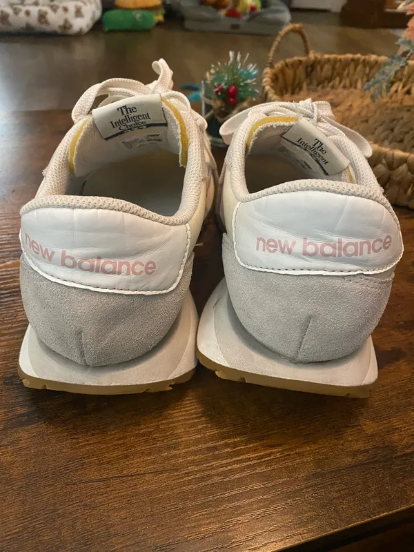 NEW BALANCE 237 size 9.5 US, Trainers In White And Pastel Pink Lace Up Sneaker - Image 3