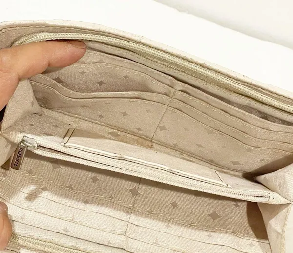 Fossil Cream Leather Suede Floral Applique Full Zipper Wallet - Image 3