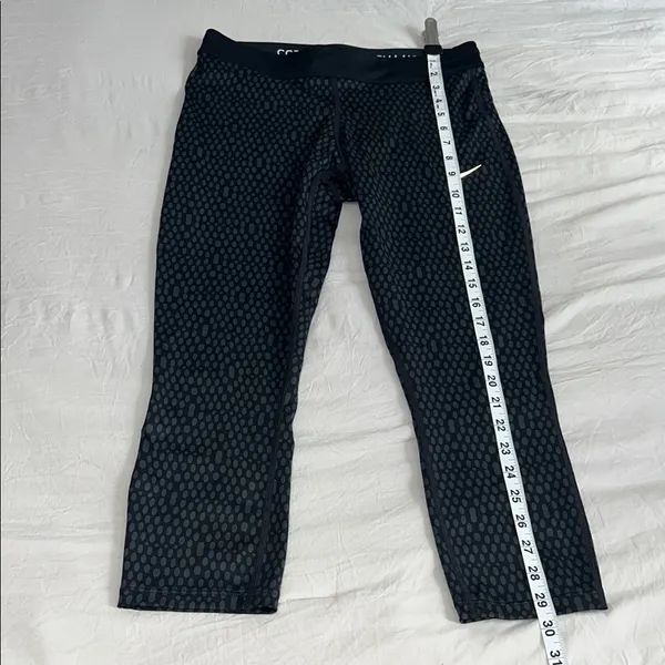 Nike Black Performance Leggings with Textured Pattern‎ Size Medium - Image 4