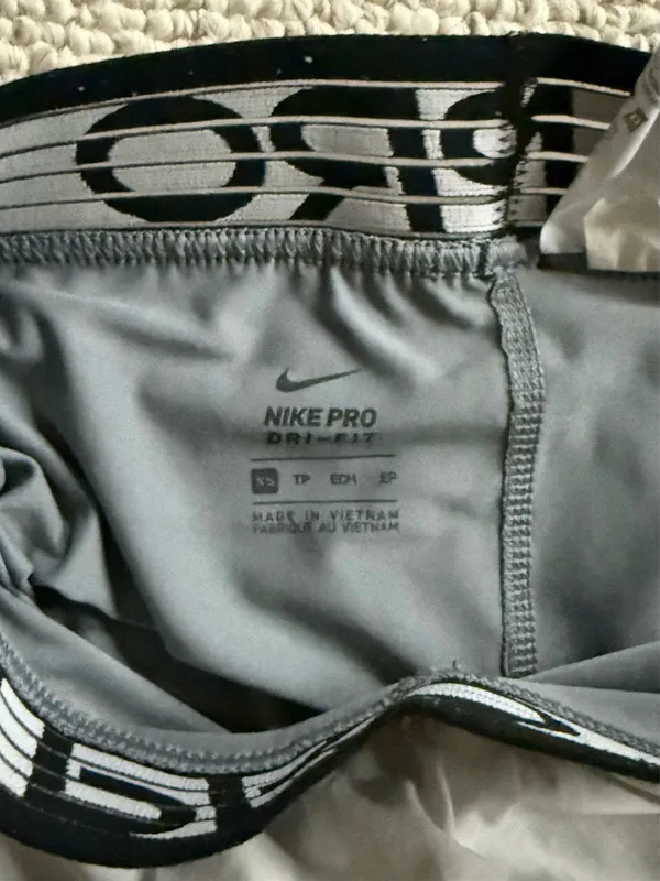 Nike Dri-Fit Shorts Athletic Women’s Extra Small Grey - Image 3
