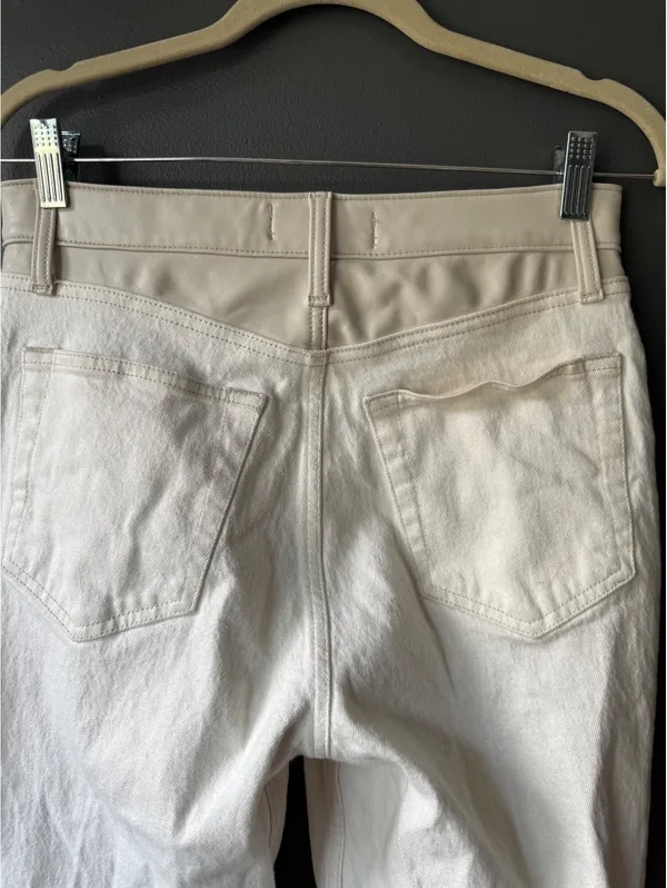 Abercrombie & Fitch 90’s Straight Ultra High Rise Cream Jeans Size 29 - Image 4