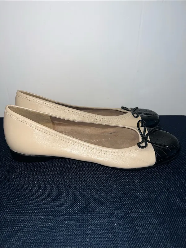 AEROSOLES Beige Ballet Flats with Black Quilted Cap Toe Size 10 - Image 2