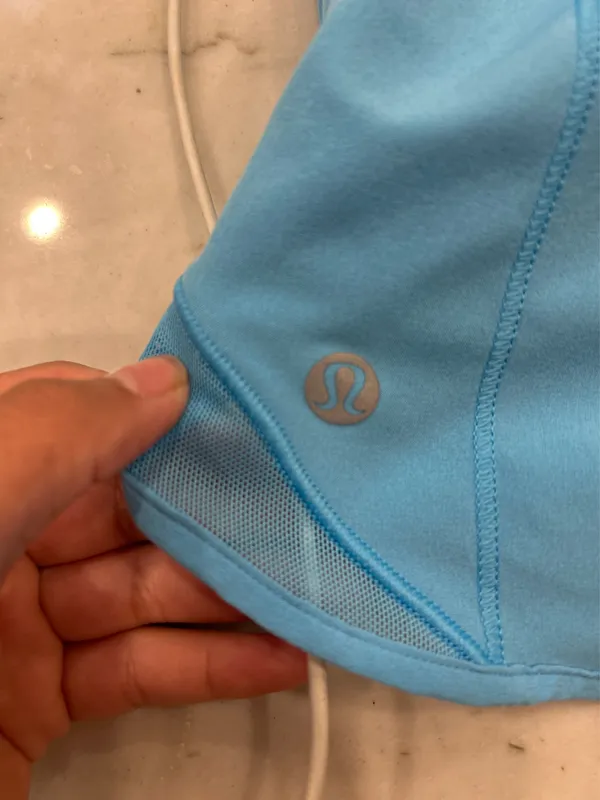 Lululemon Shorts Hotty Hot 4" - Image 3