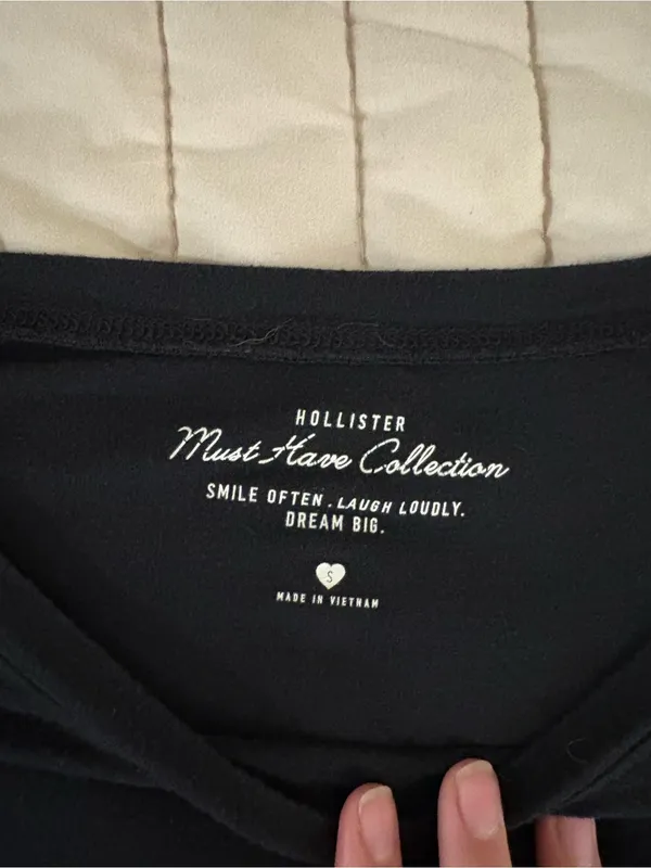 Hollister Women’s Black T-shirt with Side Ties - Image 2