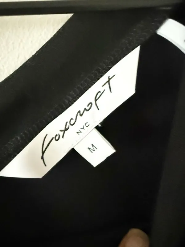 Foxcroft NYC Black V-Neck Sleeveless Tank Button Back Size M - Image 4