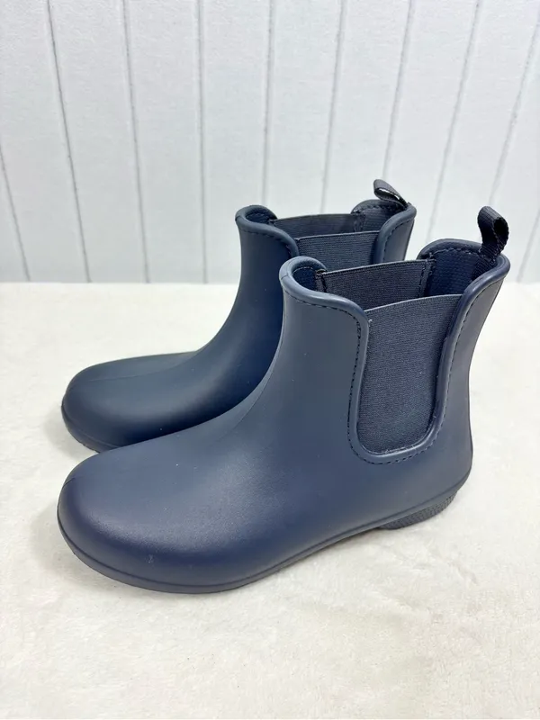 CROCS lightweight Navy Chelsea Rain Ankle Boots for Women Size 7 - Image 3