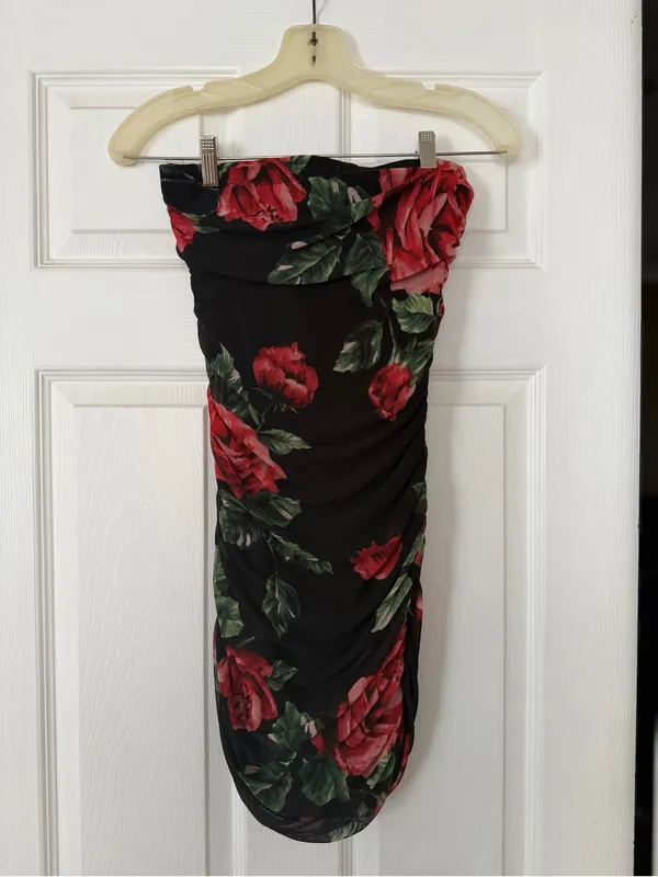 iris Black Strapless Ruched Dress with Red Rose Print - Image 7