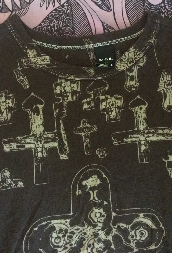 Hurley Dark Brown Crosses Crew Neck TEE EUC L - Image 5