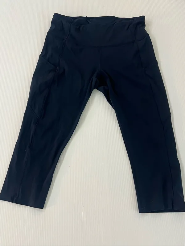 Lululemon Navy High-Waist Athletic Capri Leggings with Pockets - Image 13