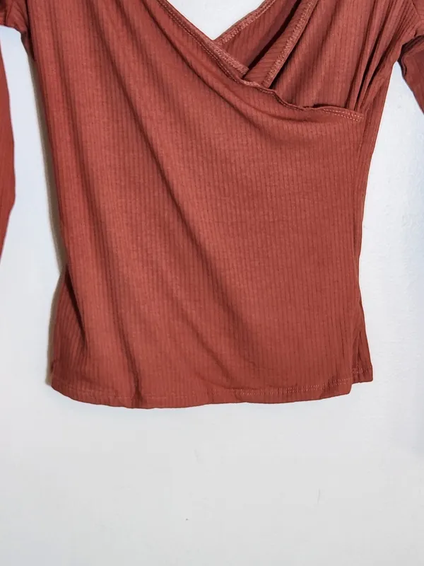 Lulus Rust Red Surplice Ribbed Knit Top Size Medium NWT - Image 3