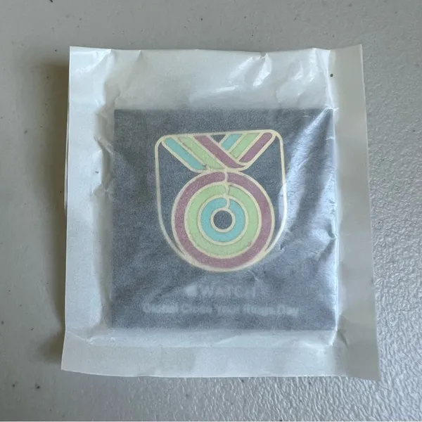 Apple Watch LIMITED EDITION 2025 “Close Your Rings Day” Pin, NEW - Image 4