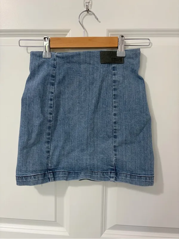 Carmar Light Blue Denim Mini Skirt with White Side Zippers - Image 2