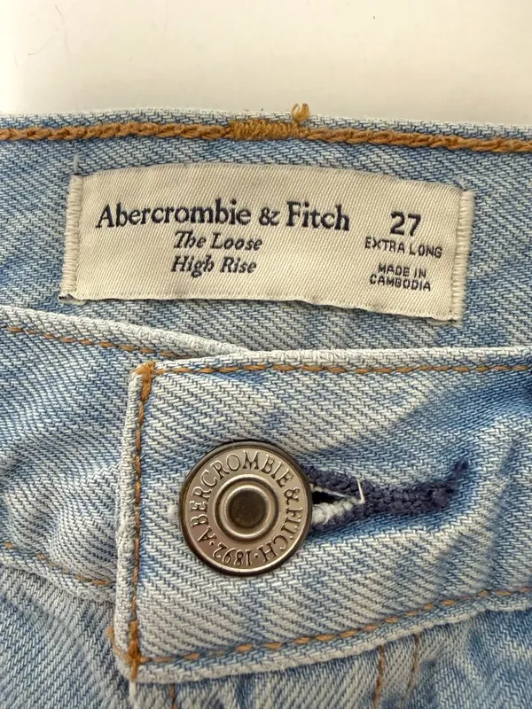 Abercrombie High Rise Loose Jean - Image 9