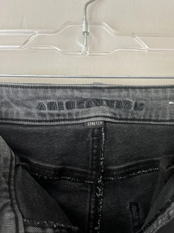 American Eagle Sz 8 reg. Black Jeans High-rise mom jeans with a straight leg cut - Image 4