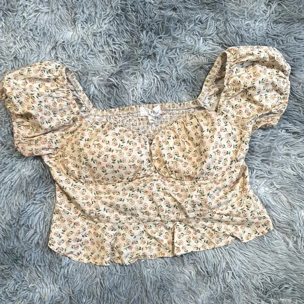 Cream Puff Sleeve Ruffled Crop Blouse Size XL - Image 2