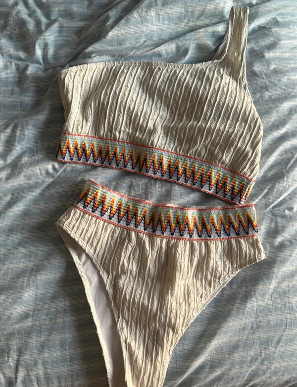 Amazon bikini - Image 2
